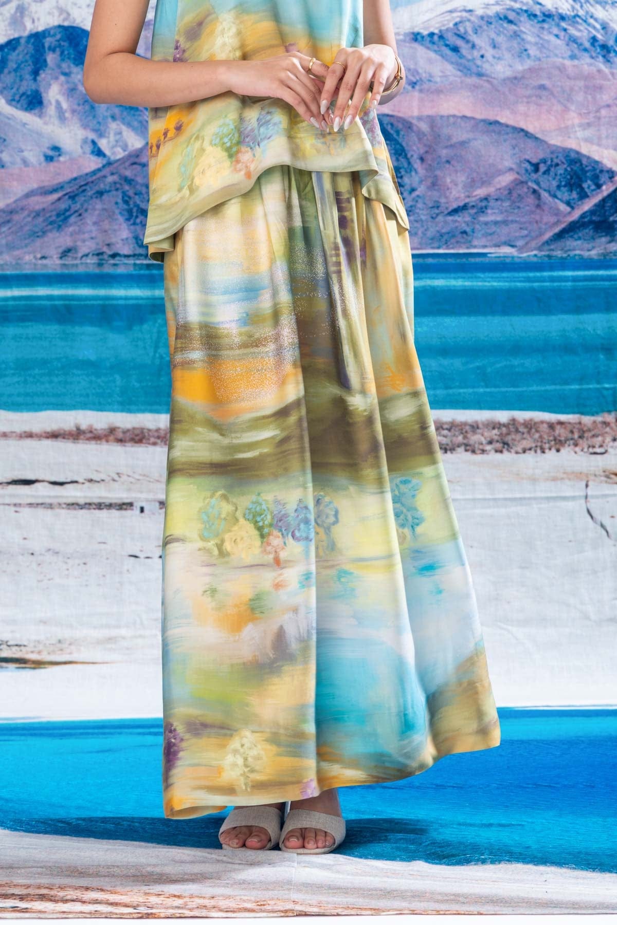BOTTOMS Terai Grassland Midi Skirt (Field Green)