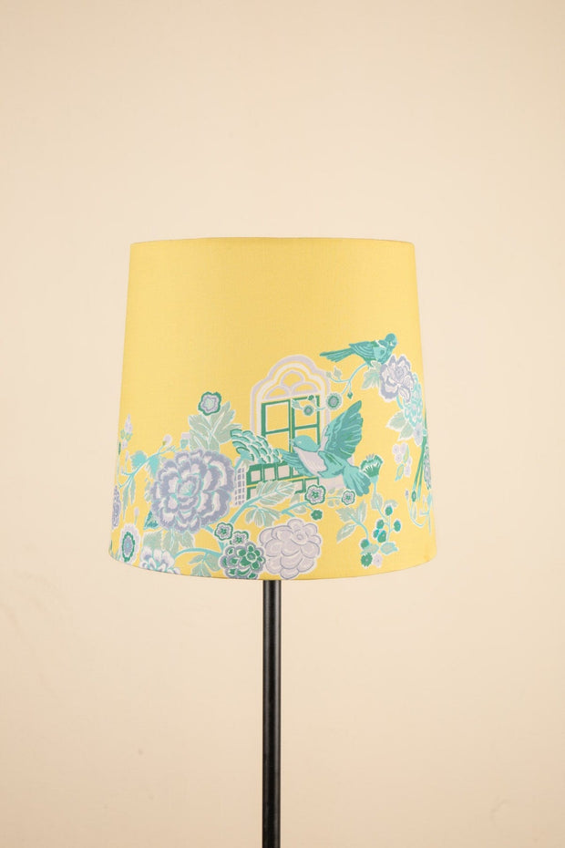 DAMASK BIRDS TAPER MEDIUM BUTTER Y