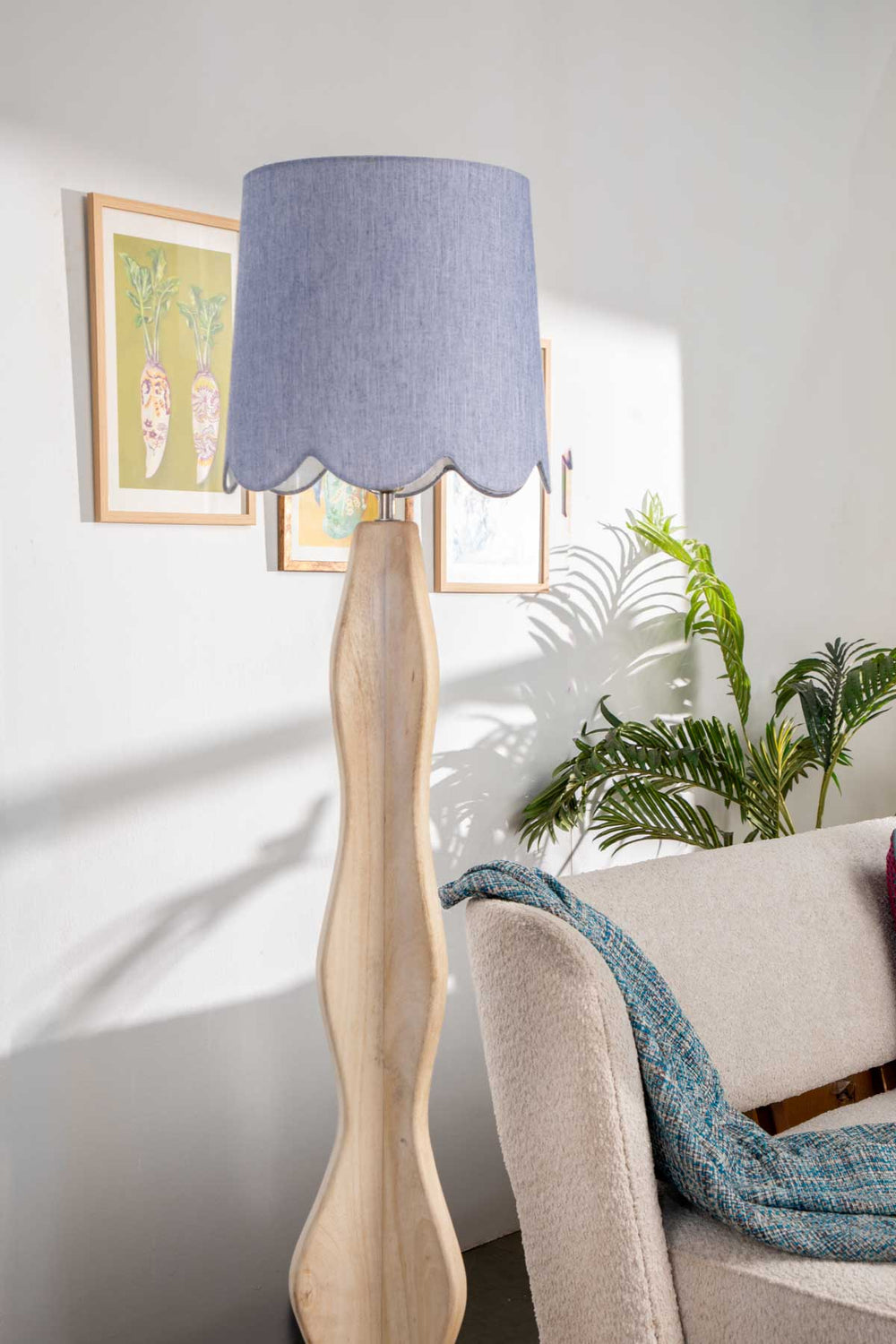 FLOOR LAMPS Flair Tripod Floor Lamp (Natural)