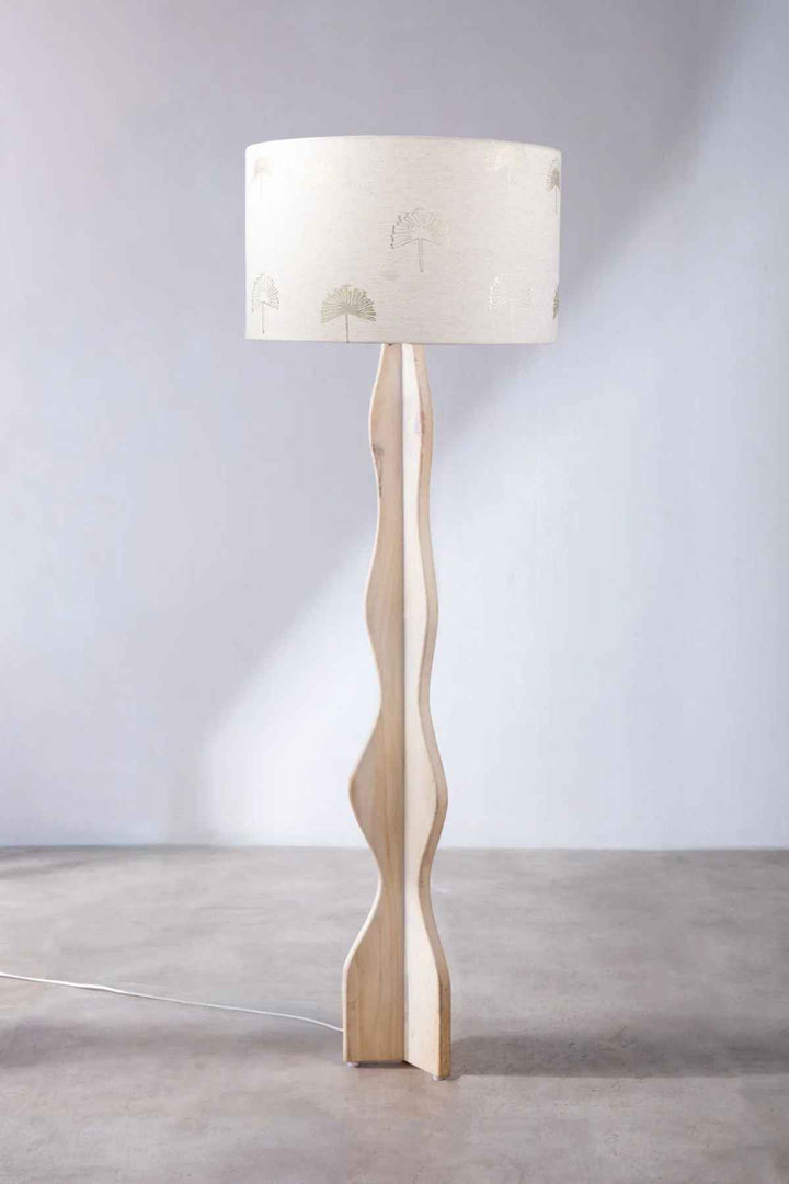 Lighting Bundle Flair Tripod Floor Lamp with Sabar Palm Drum Lampshade (Gold)