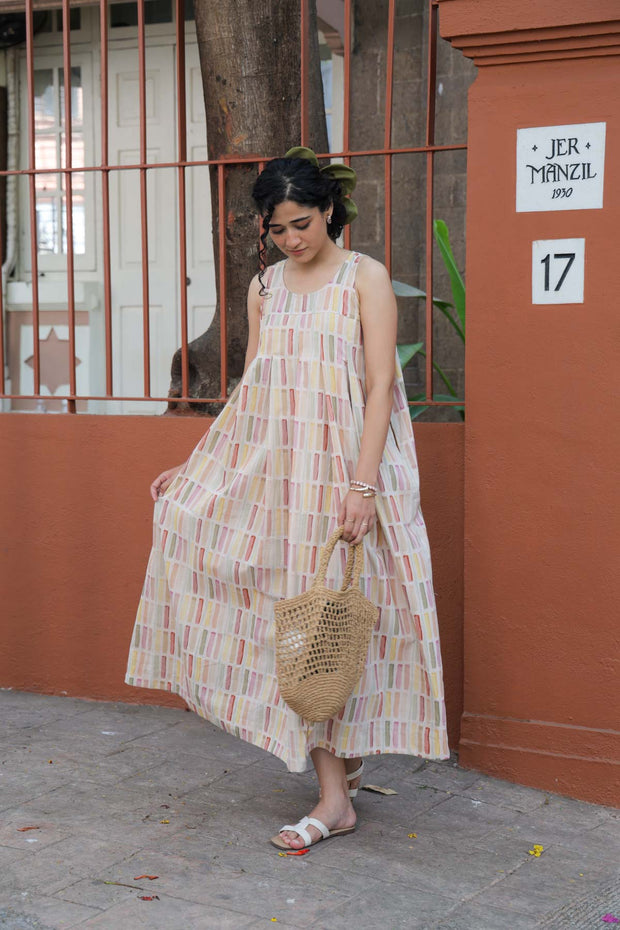 GEO BLOCKS PLEATED MAXI SAND LINES
