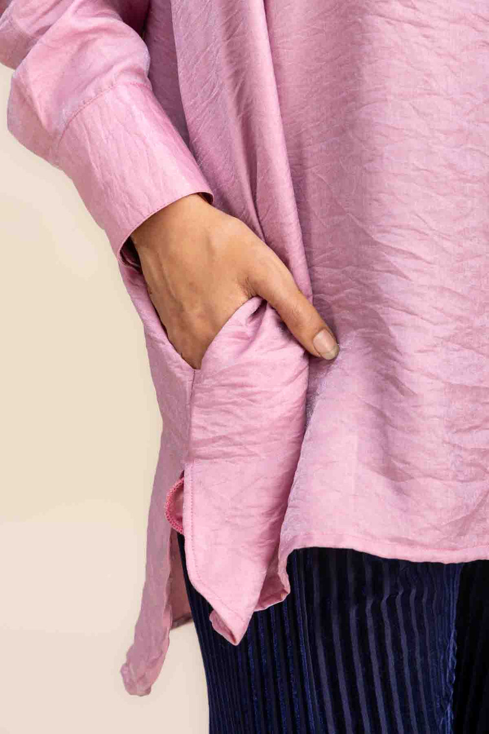 TOPS Glass Satin Easy Shirt (Pink)