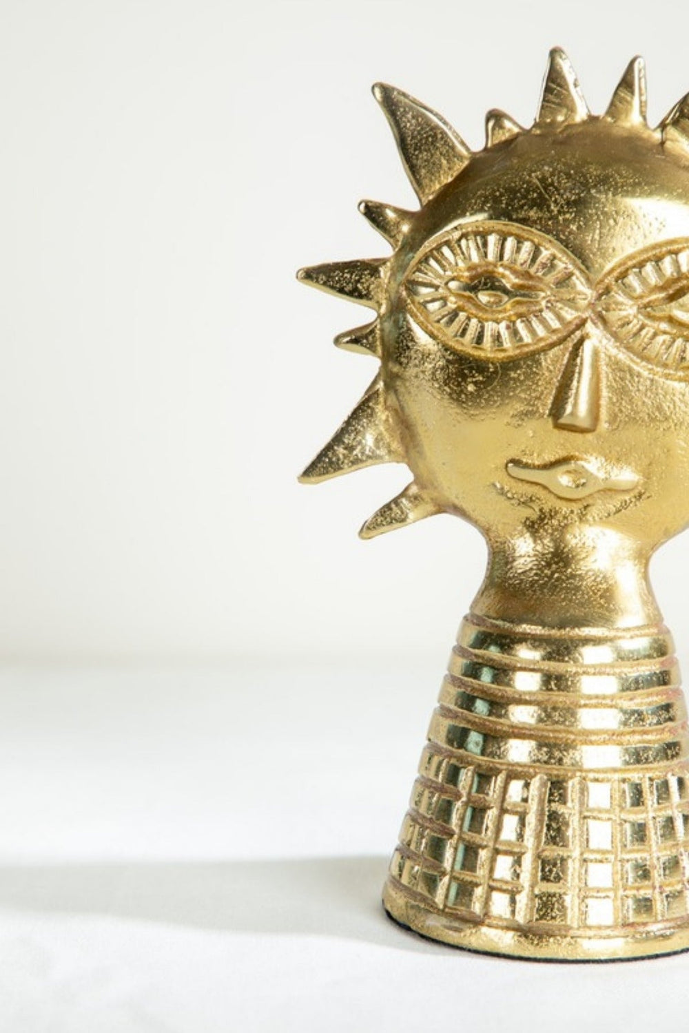 FIGURINES Red Star Sun Sculpture (Gold)
