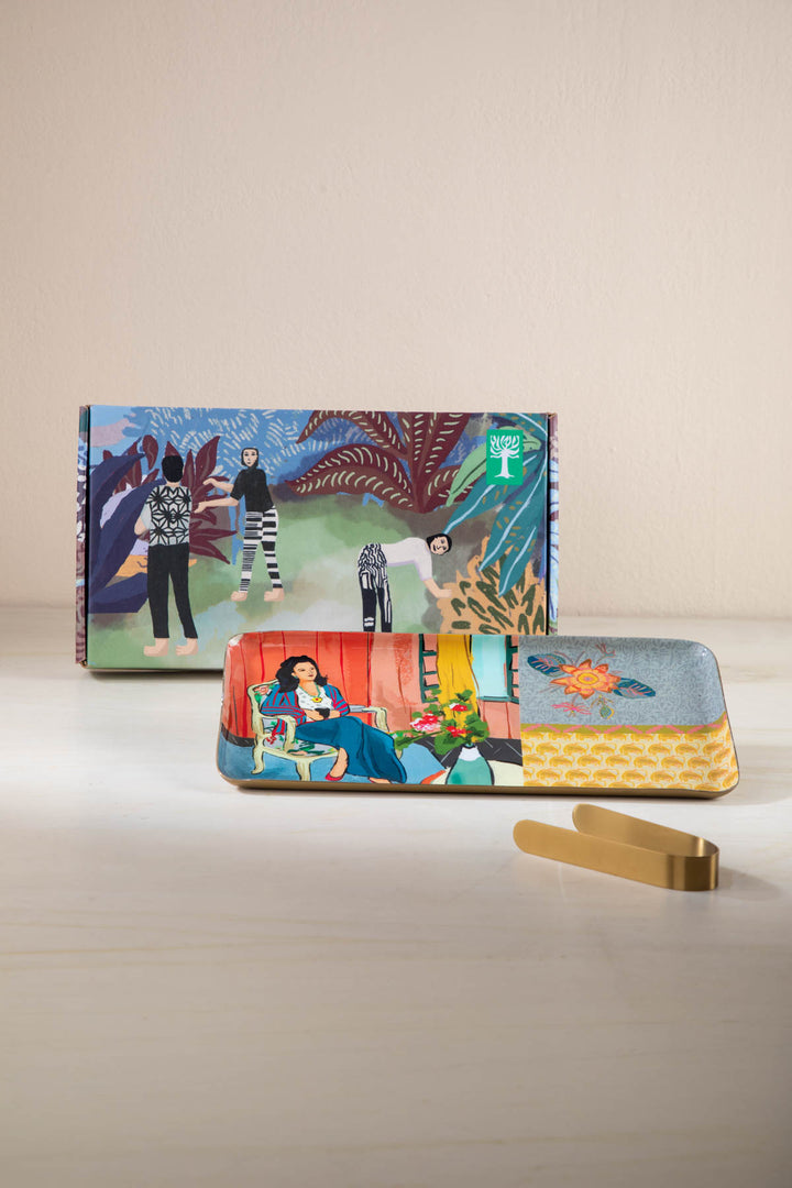 TRAYS Lady By The Sea Serving Tray