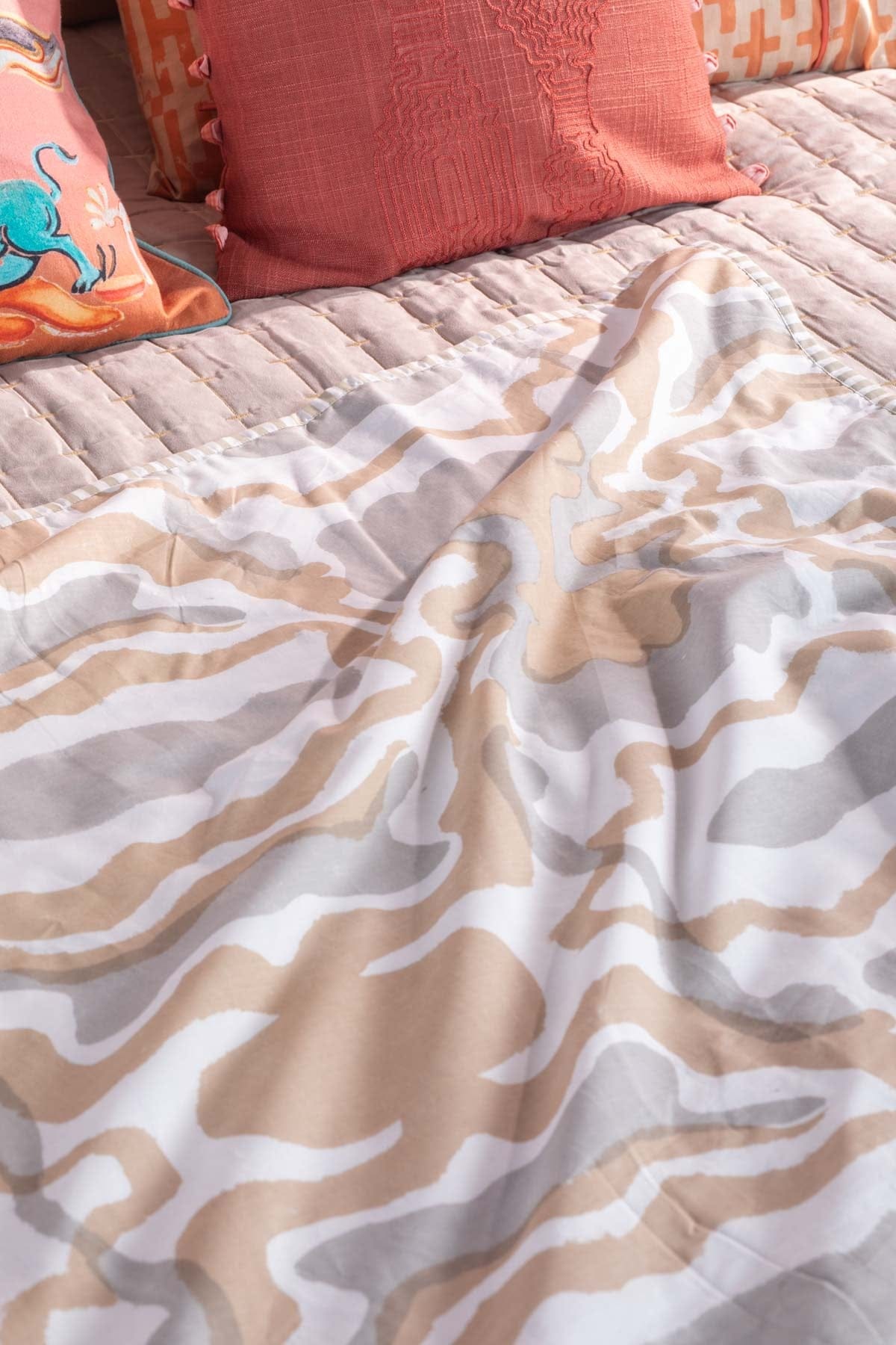 MANSARA  PRINT & PATTERN DOHAR BEIGE GREY