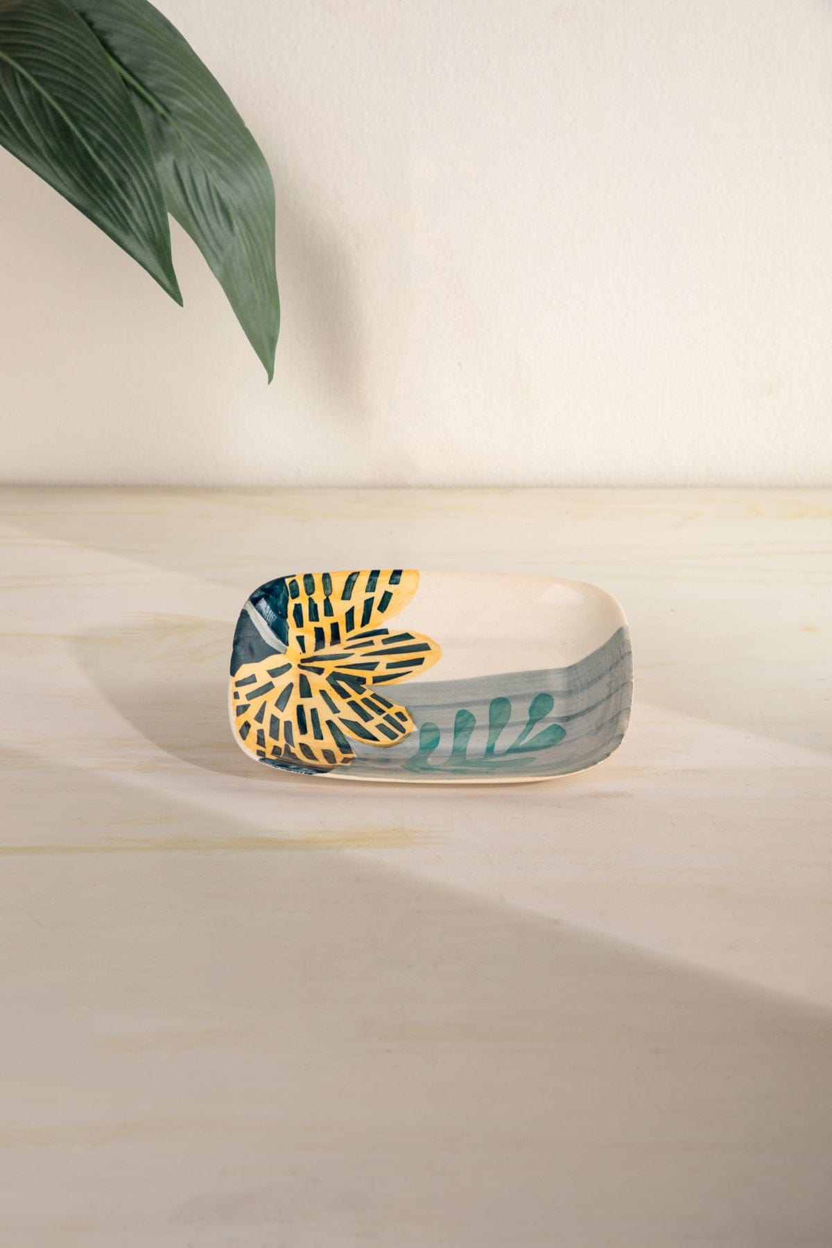 QUEMON NUT TRAY LEAF GREEN