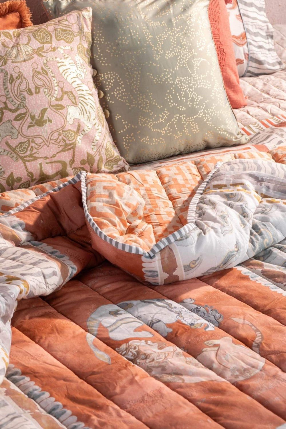 PRINT & PATTERN QUILTS Dance Of The Yalis Rust Quilt