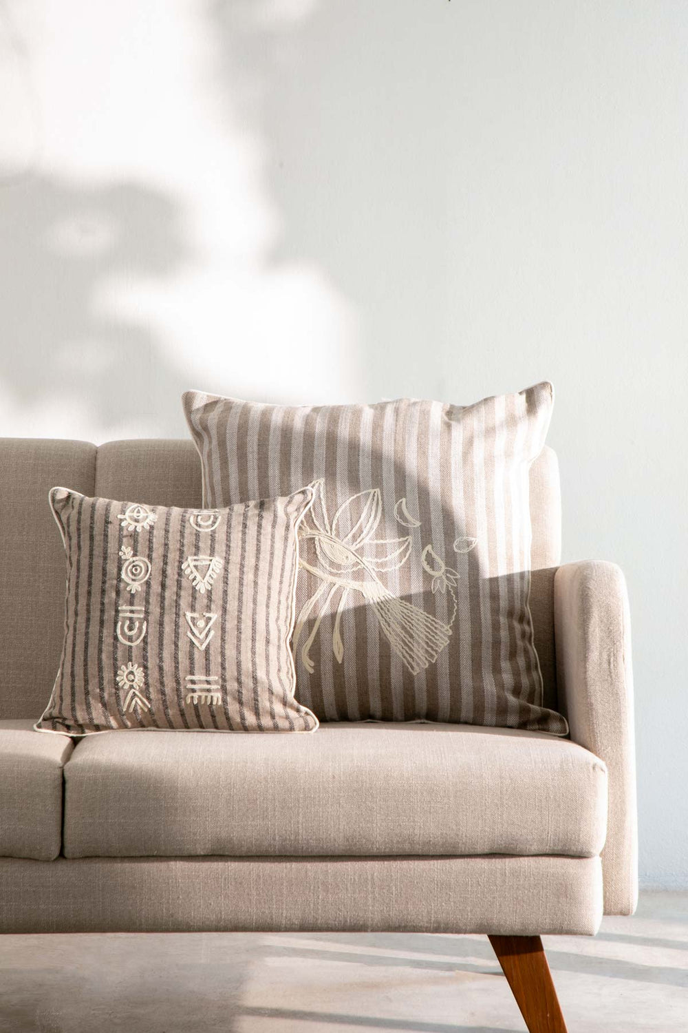 SOFAS Glider Sofa