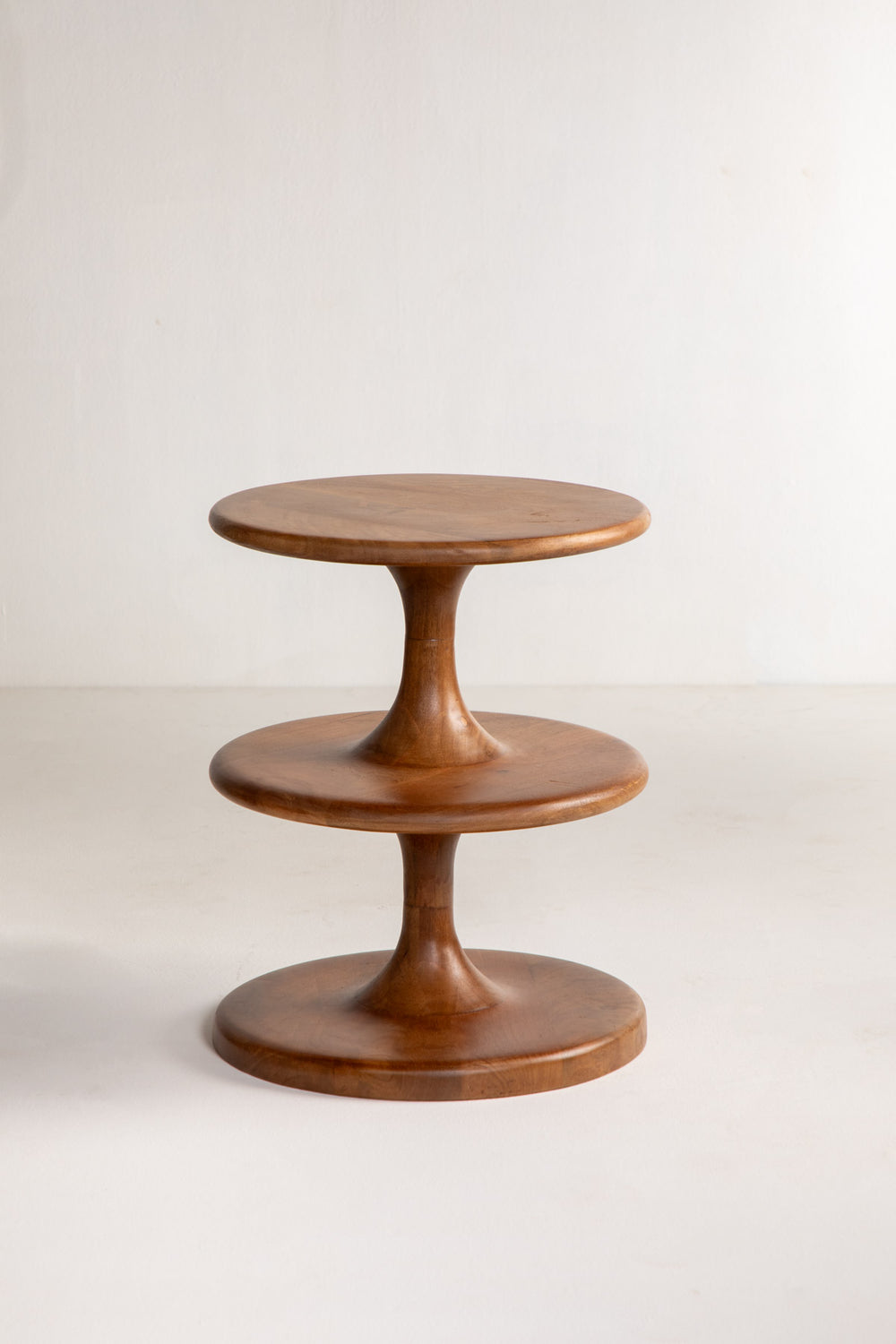 SIDE TABLES Spin Side Table