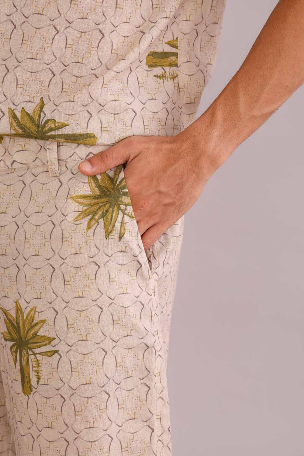 SHORTS Temple Palm Men's Shorts (Parchment Beige)