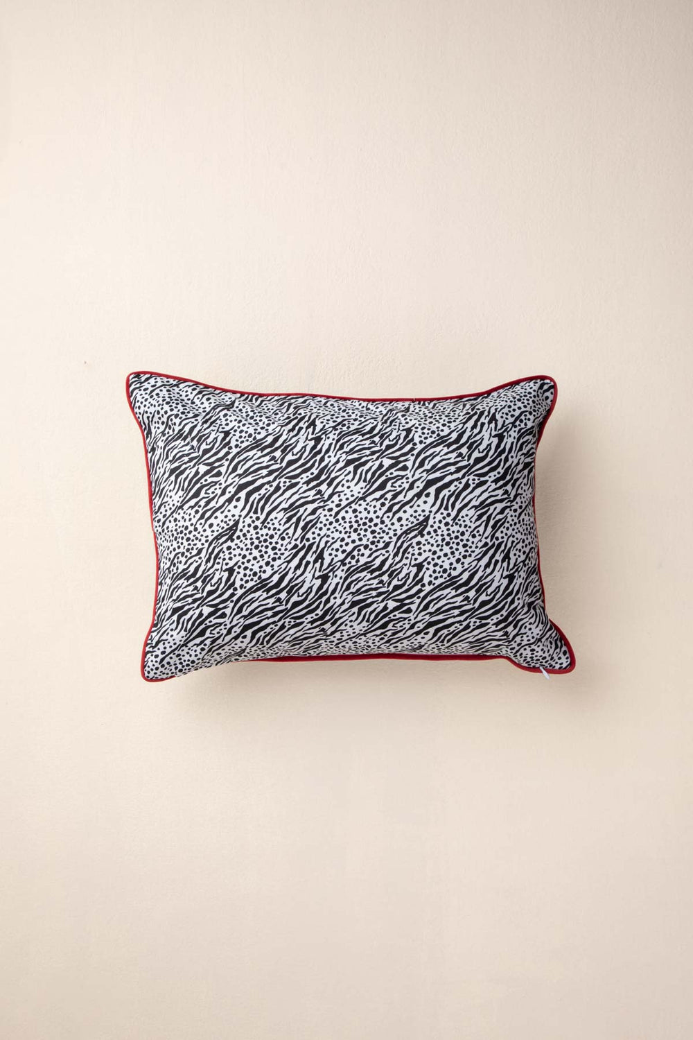 PRINT & PATTERN CUSHIONS Tiger In Emerald Pool Evergreen Cushion Cover (36 X 51 Cm)