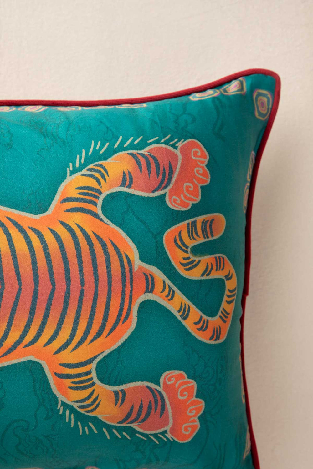 PRINT & PATTERN CUSHIONS Tiger In Emerald Pool Evergreen Cushion Cover (36 X 51 Cm)