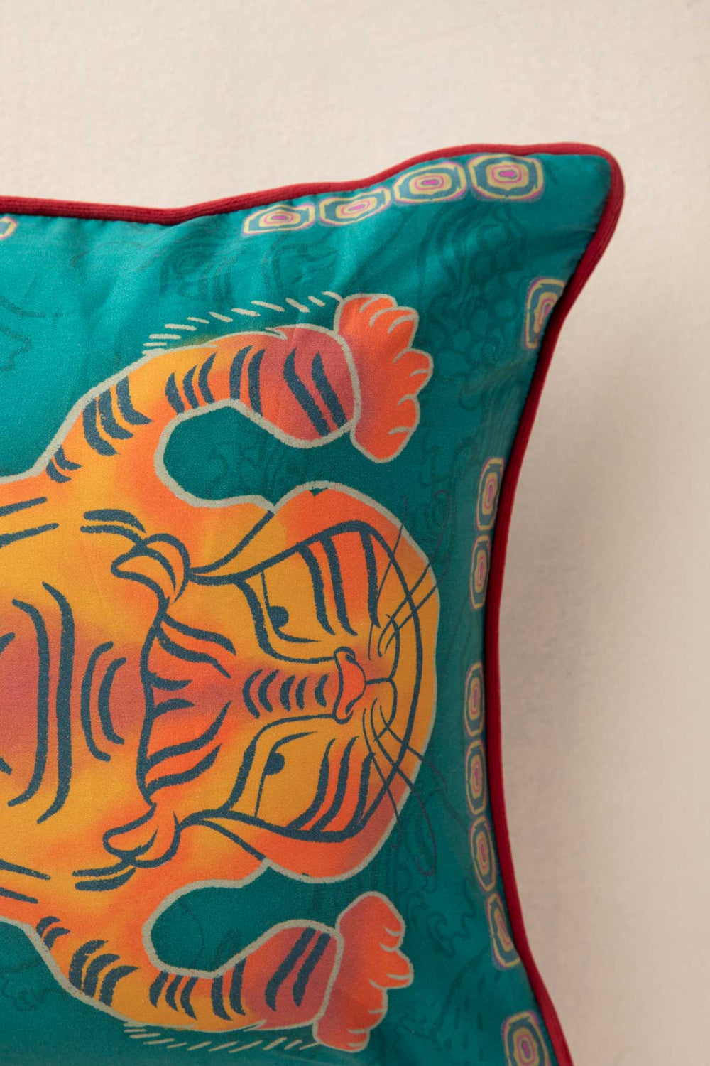 PRINT & PATTERN CUSHIONS Tiger In Emerald Pool Evergreen Cushion Cover (36 X 51 Cm)