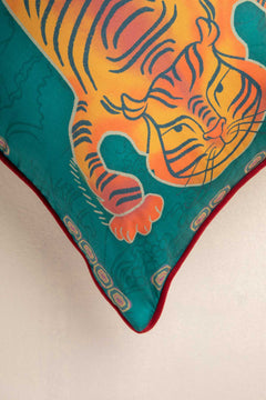 PRINT & PATTERN CUSHIONS Tiger In Emerald Pool Evergreen Cushion Cover (36 X 51 Cm)