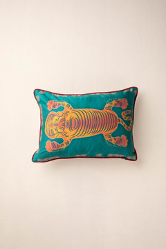PRINT & PATTERN CUSHIONS Tiger In Emerald Pool Evergreen Cushion Cover (36 X 51 Cm)