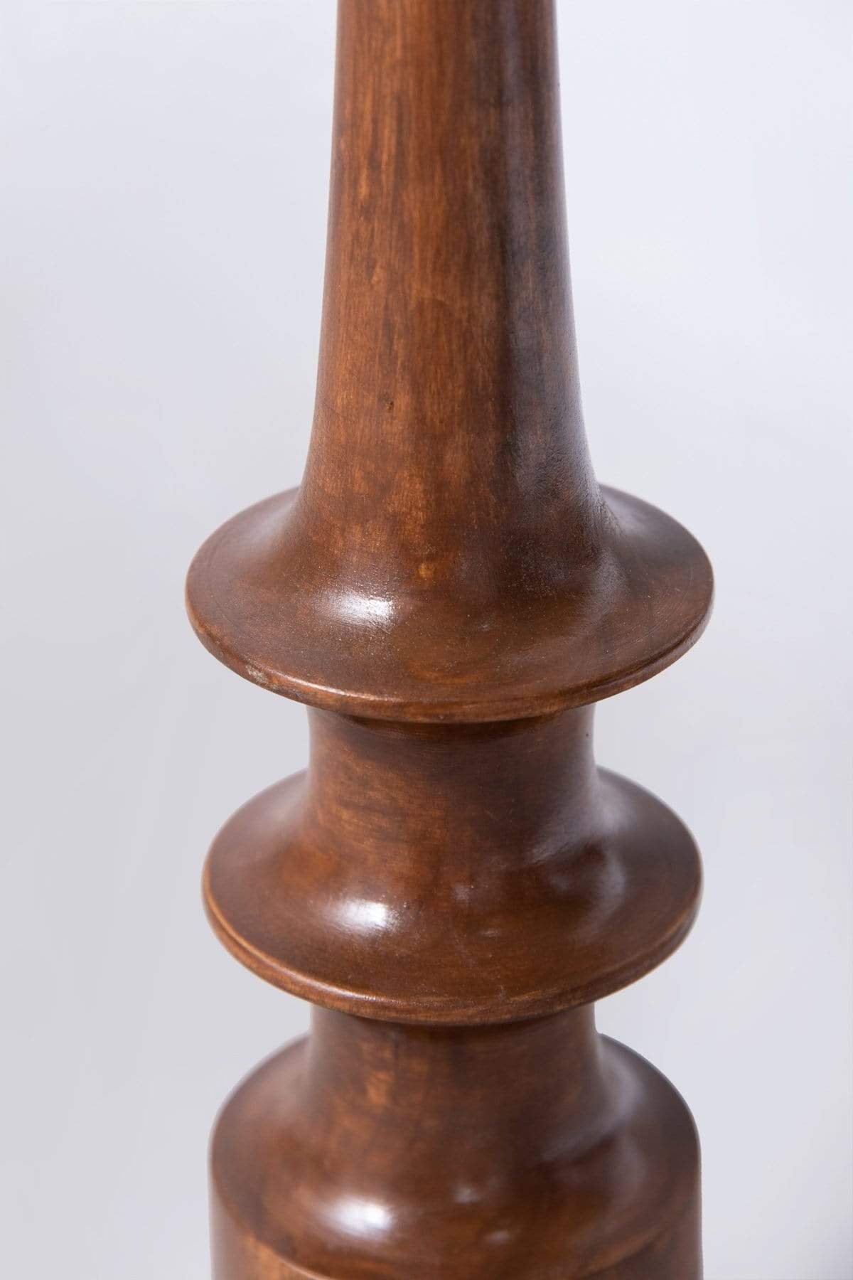 Lighting Bundle Turned Wood Natural Table Lamp with Solid Drum Lampshade (Off White)