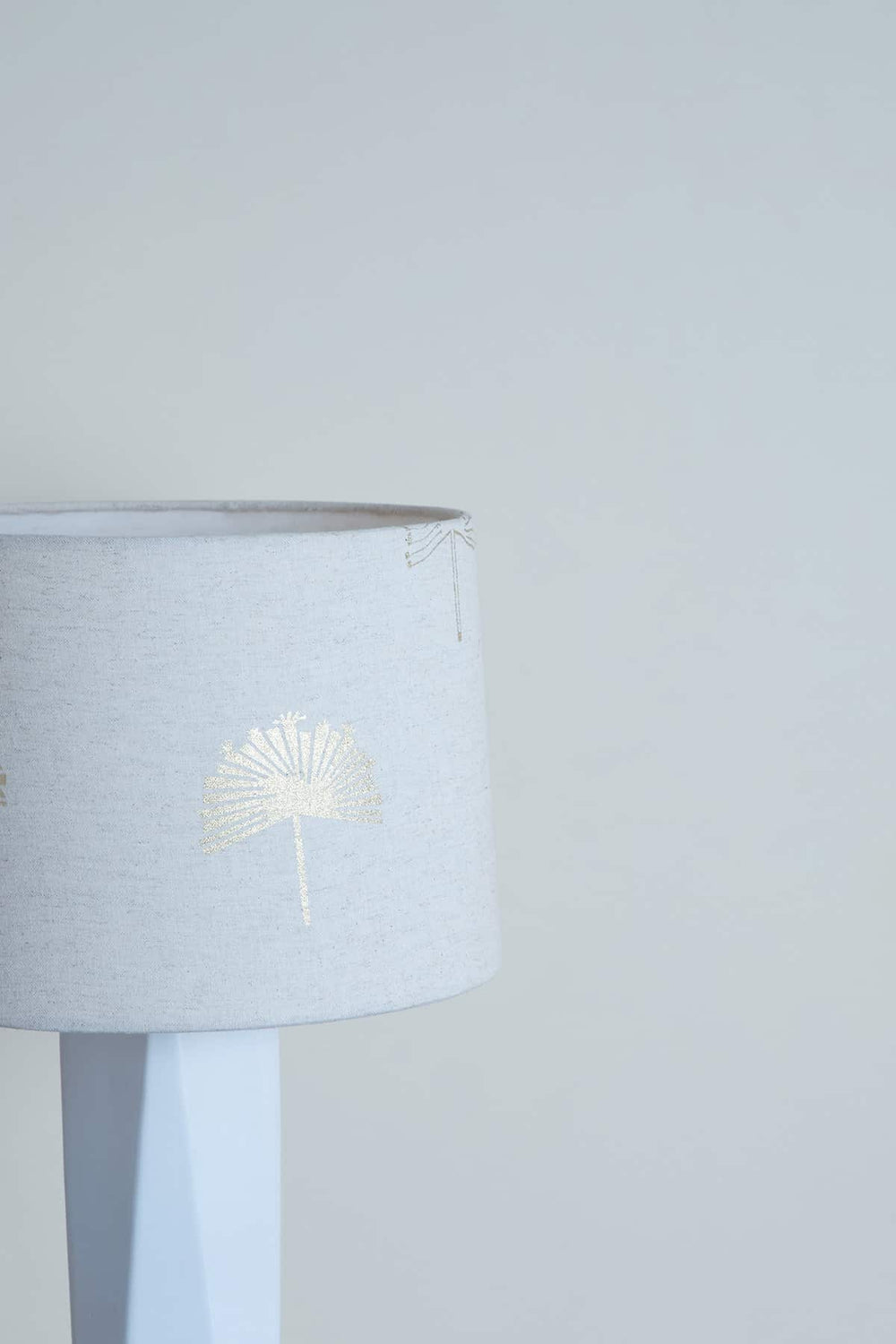 LAMP SHADES Sabar Palm Medium Drum Lampshade (White/Gold)