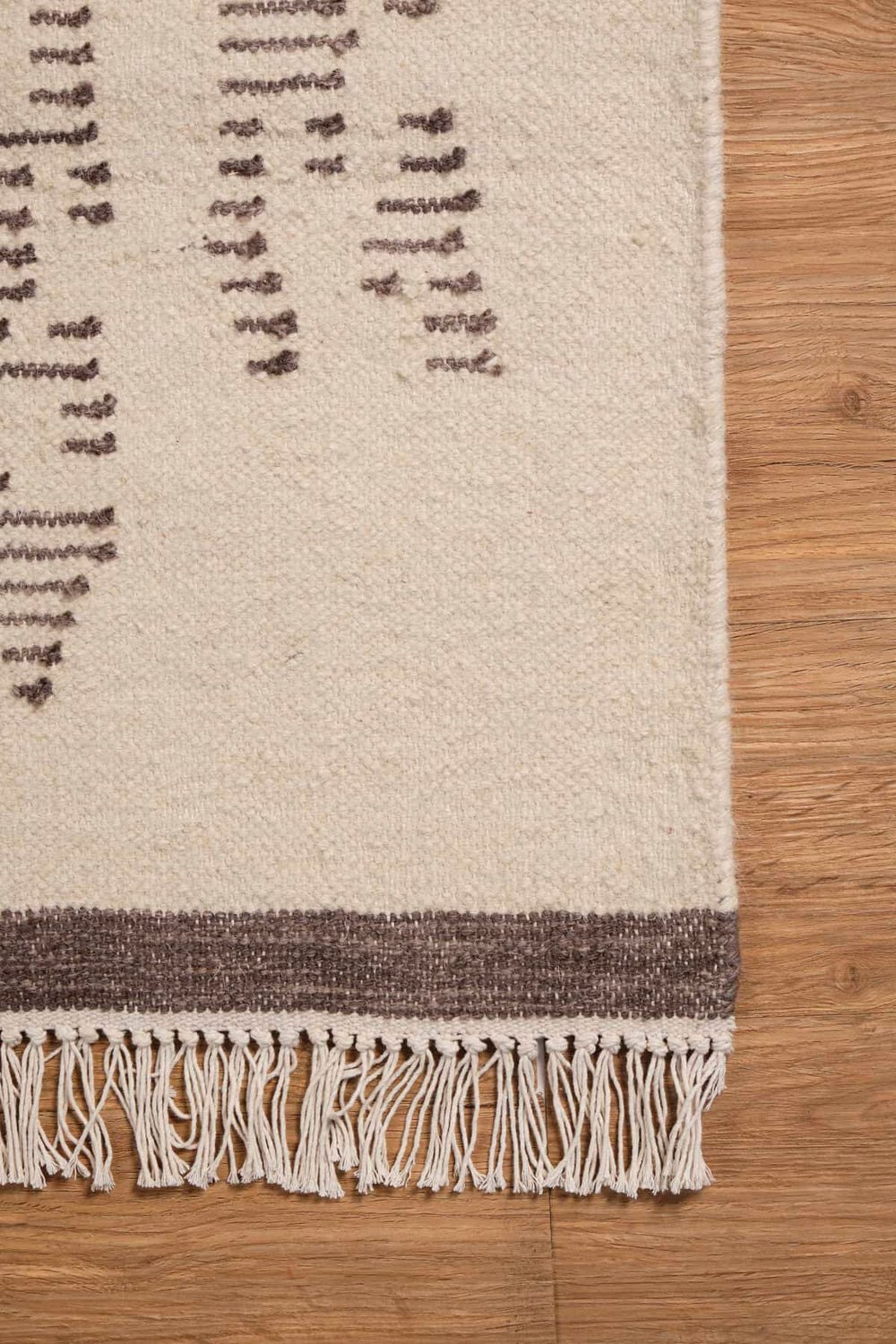 WOVEN RUG Varkala Woven Rug (Black & White)