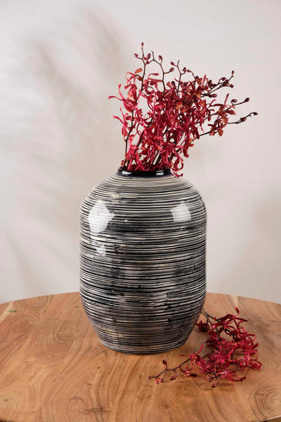 FLOWER VASE Durg Ceramic Vase (Black)