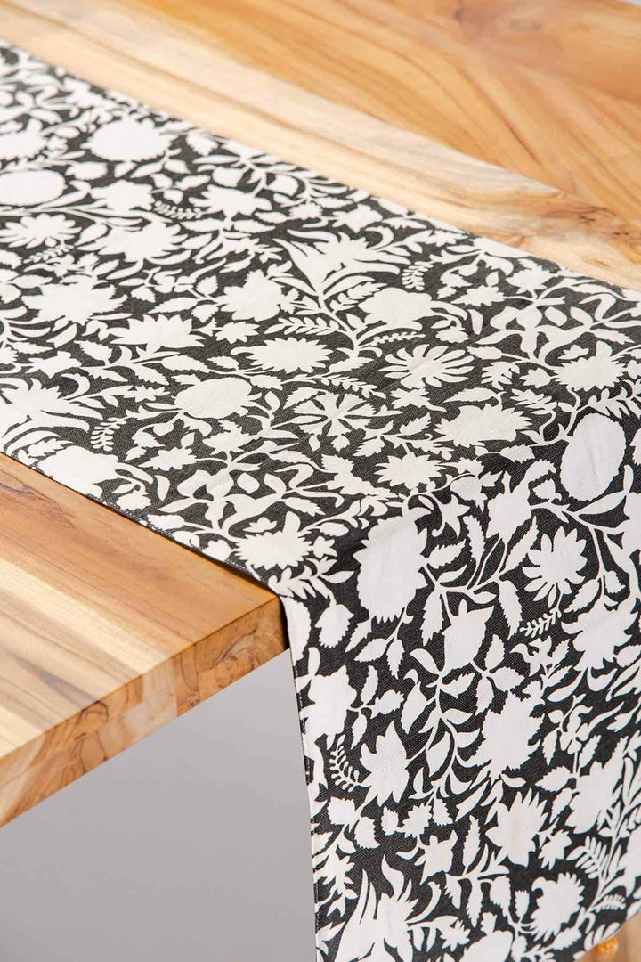 TABLE RUNNER Flora Table Runner (Charcoal)