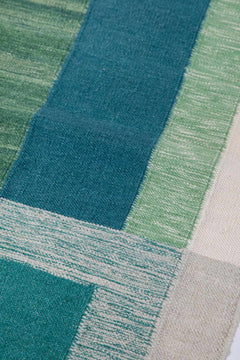 WOVEN RUG Jade Door Woven Rug (Multi-Colored)