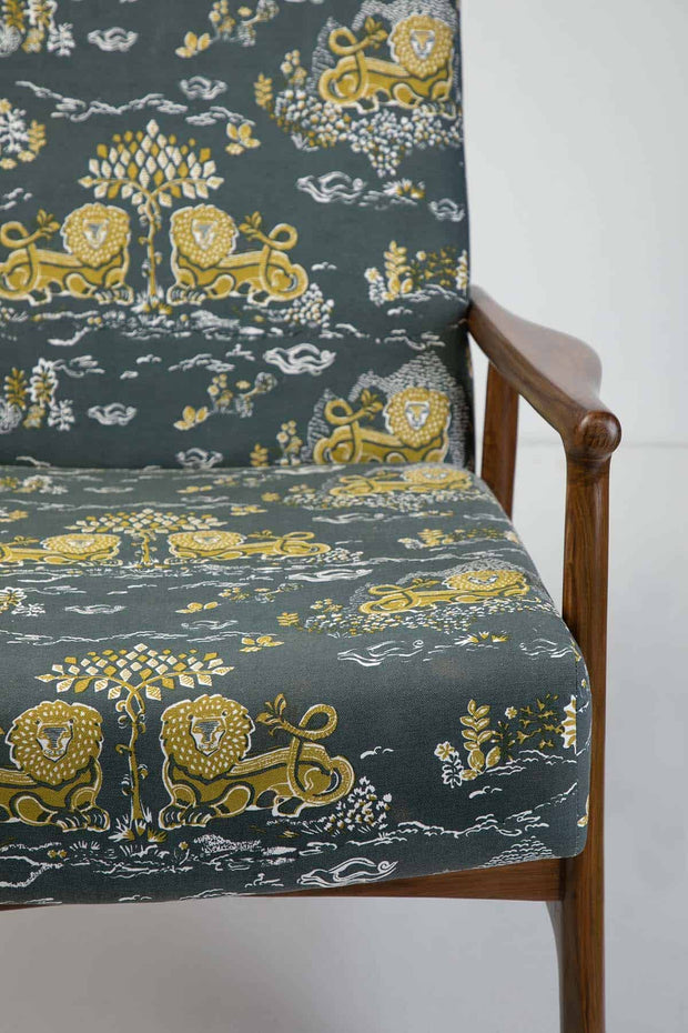 PRINT & PATTERN HEAVY FABRIC Resting Lion Printed Upholstery Fabric (Grey Lime)