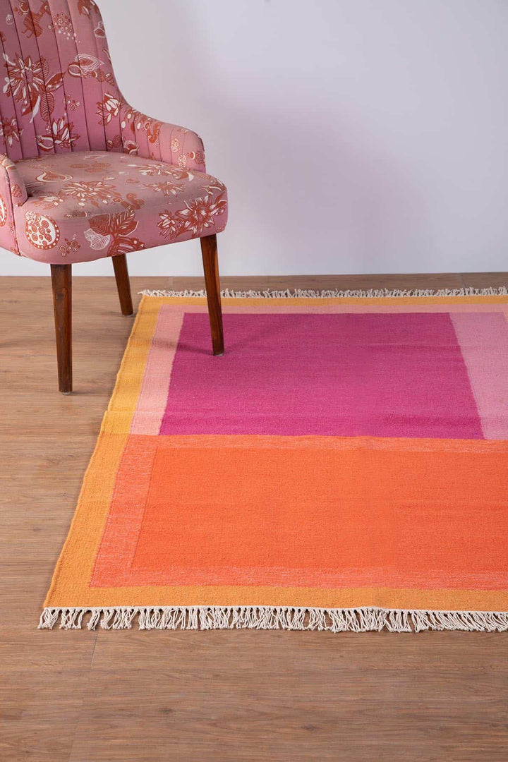 WOVEN RUG Rose Door Woven Rug (Multi-Colored)