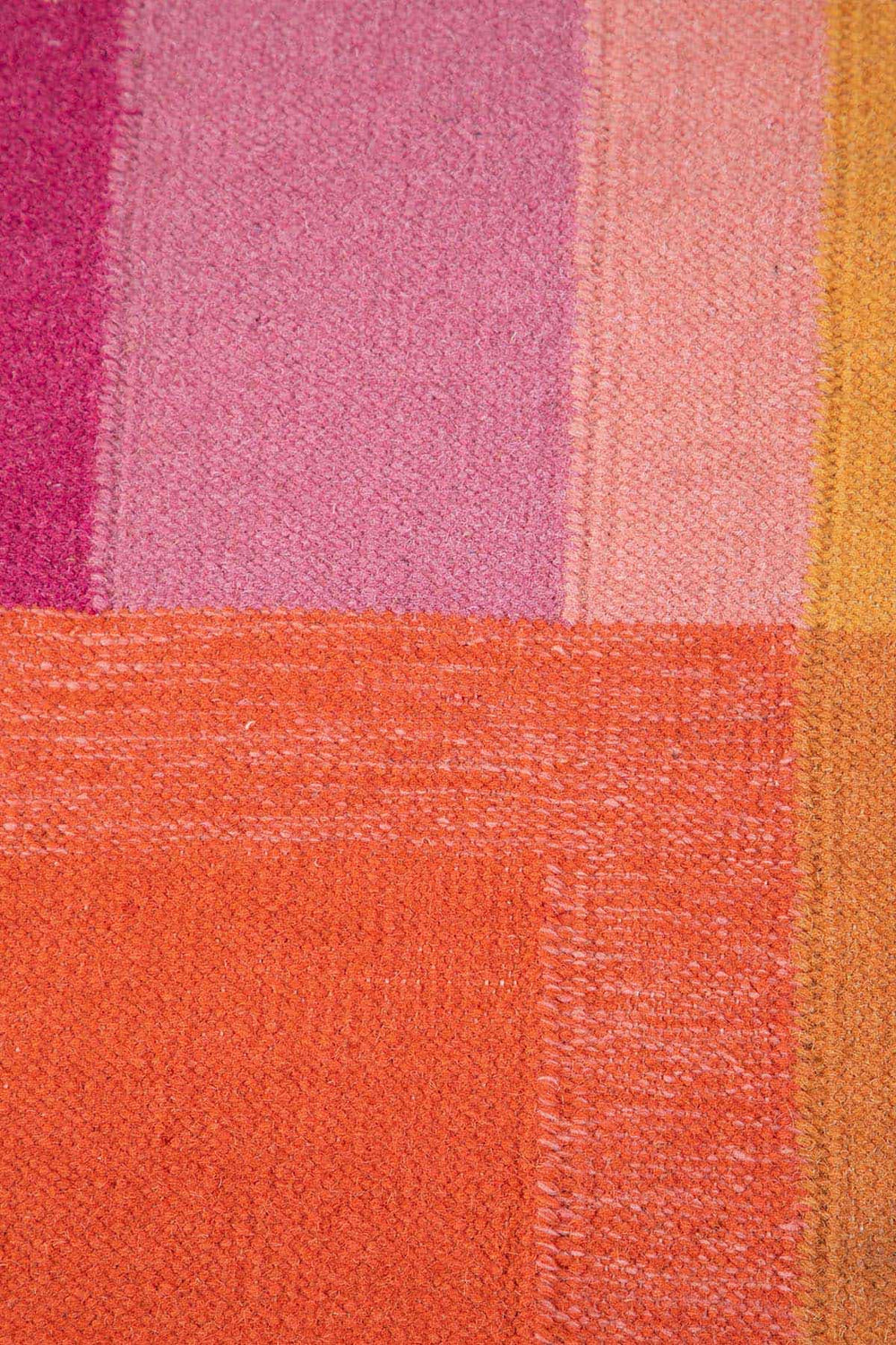 WOVEN RUG Rose Door Woven Rug (Multi-Colored)