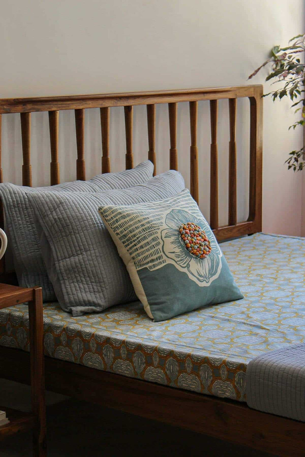 BED Spindle Bed (Teak Wood)