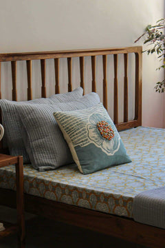 BED Spindle Bed (Teak Wood)