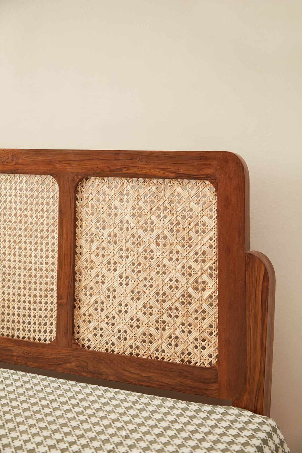 BED Wicker And Teak Wood Bed
